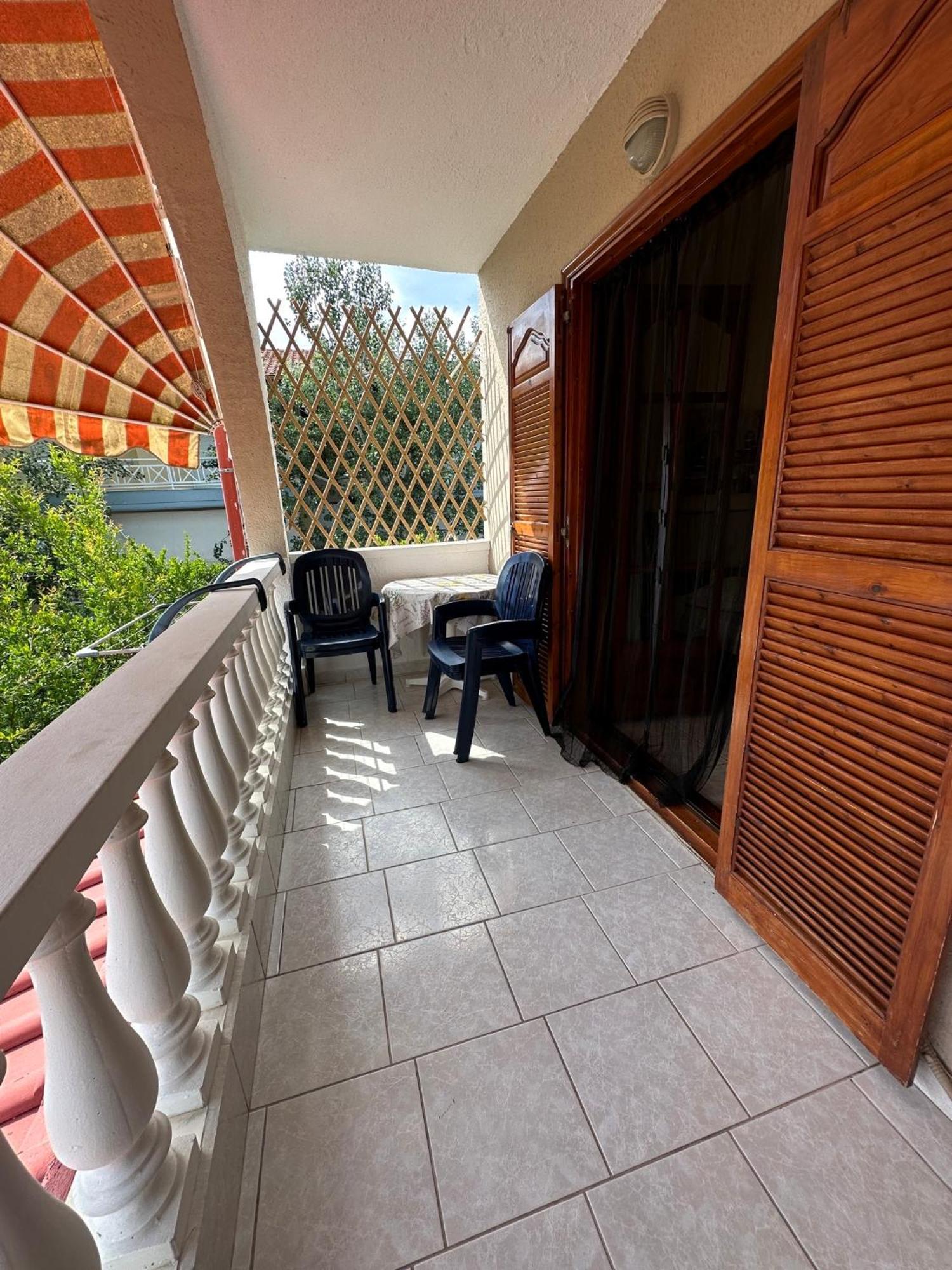 The Flower Apartments โตโรนี ภายนอก รูปภาพ