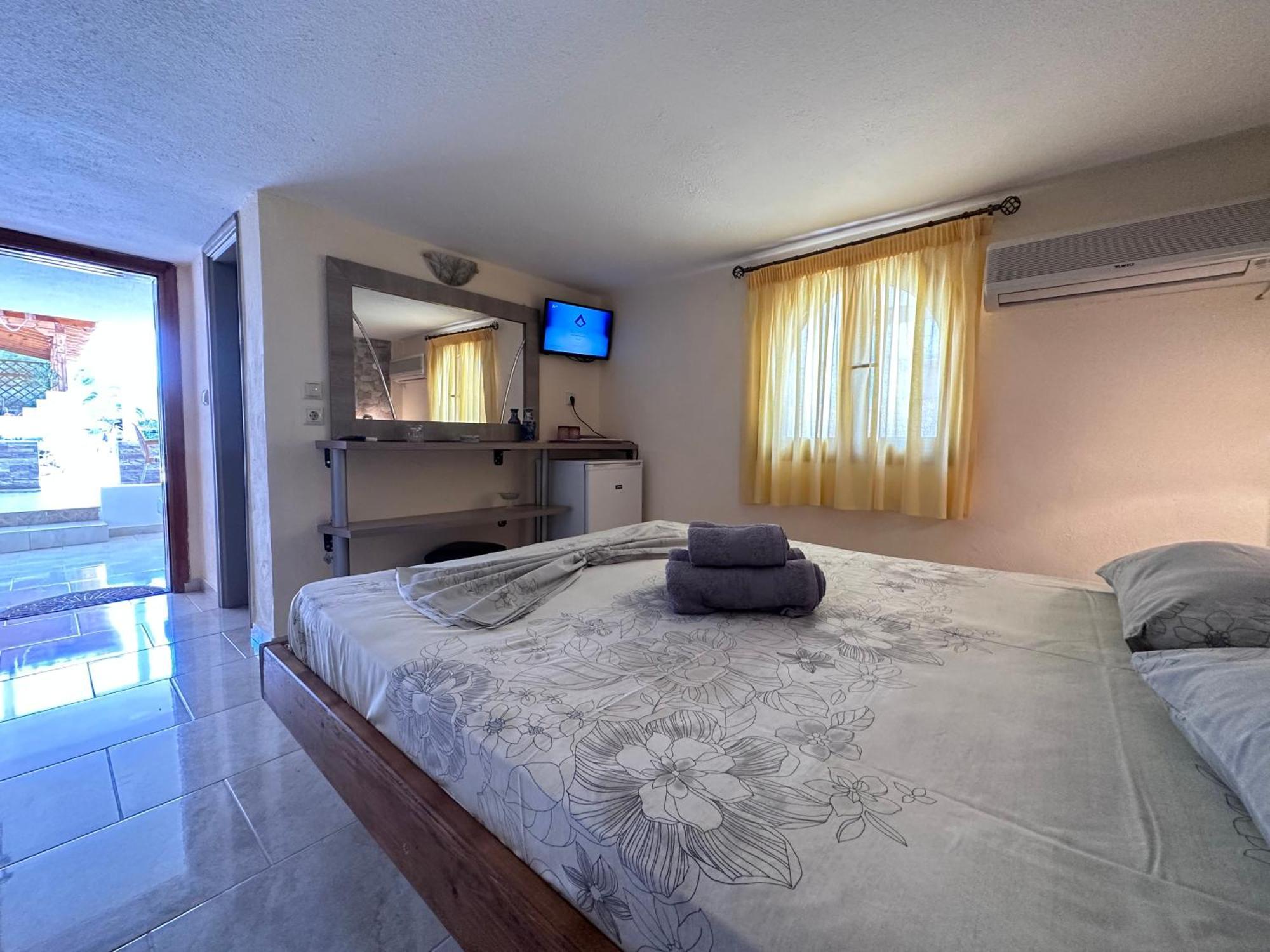The Flower Apartments โตโรนี ภายนอก รูปภาพ