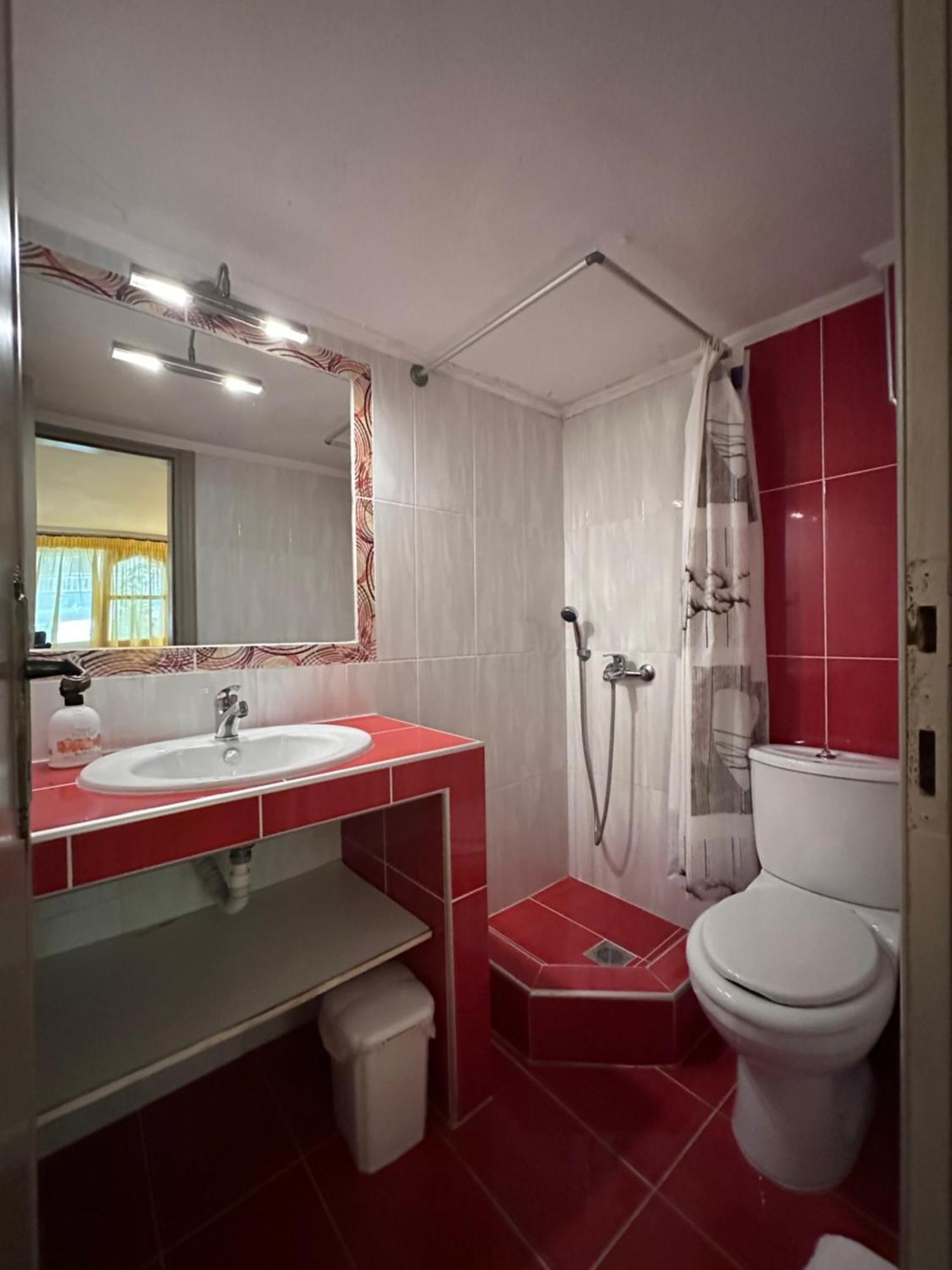 The Flower Apartments โตโรนี ภายนอก รูปภาพ